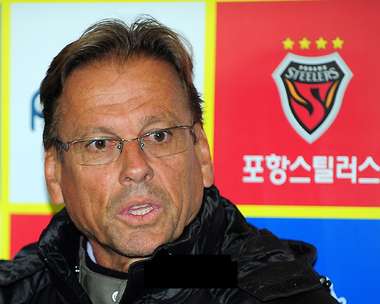 { صور من المؤتمر الصحفي }