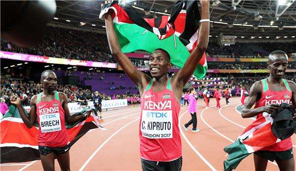 كيمبوي (يمين)