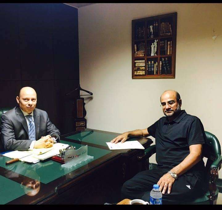 عامر حسين إلى اليمين