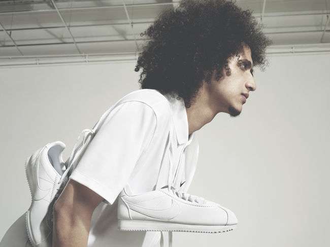 عمر عبد الرحمن خلال تصوير الفيديو