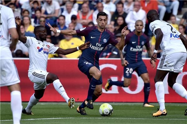 جانب من لقاء باريس سان جيرمان وأميان في الجولة الأولى