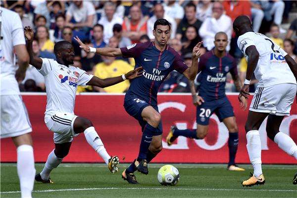 جانب من لقاء باريس سان جيرمان وأميان في الجولة الأولى