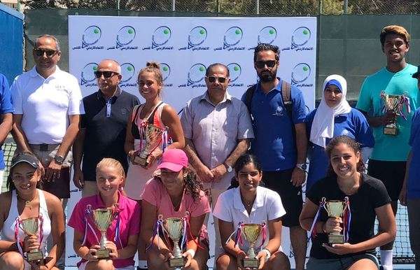 جانب من تتويج الأبطال