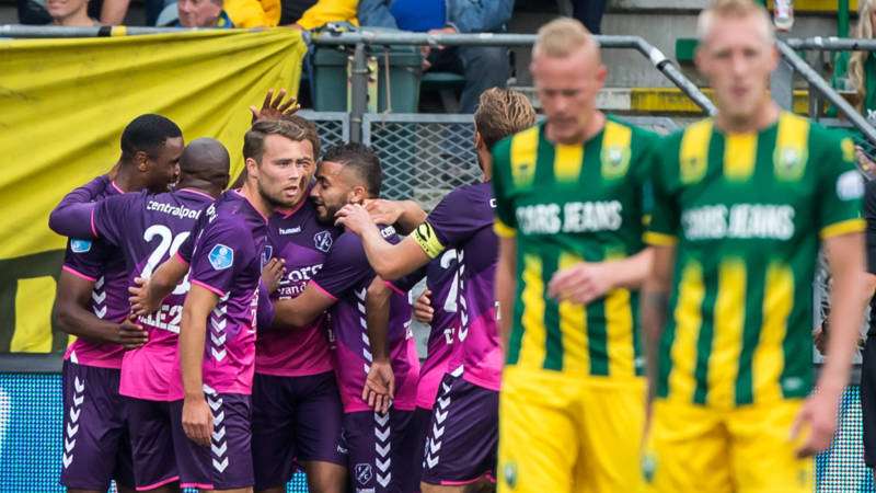 فرحة لاعبي أوتريخت