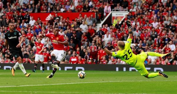 2017-08-13t164808z_976005662_rc19ade40c20_rtrmadp_3_soccer-england-mun-whu_reuters