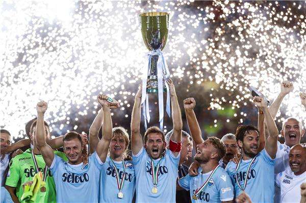 جانب من اللتتويج 