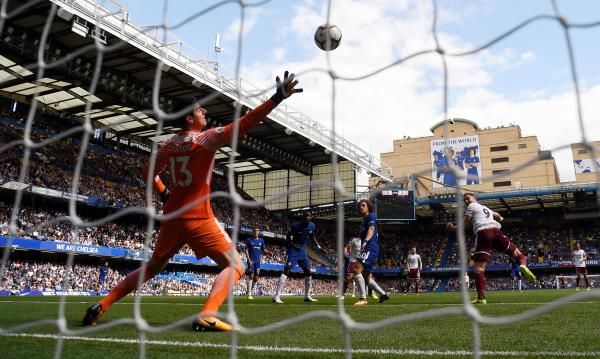 تشيلسي سقط بشكل مفاجئ أمام بيرنلي