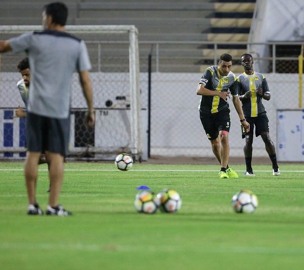 العكايشي خلال التدريبات