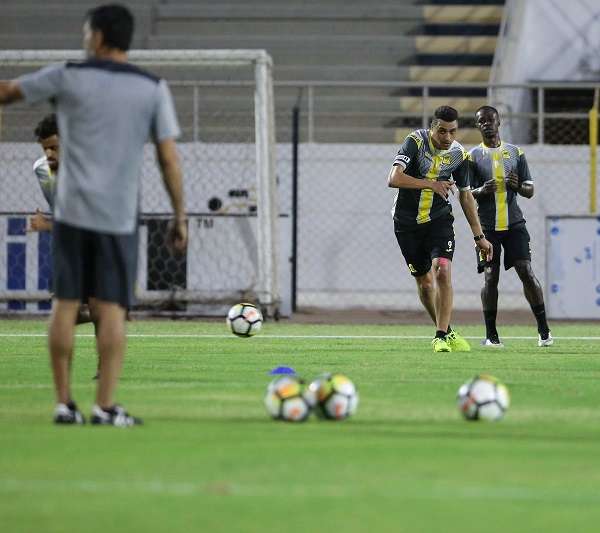 العكايشي خلال التدريبات