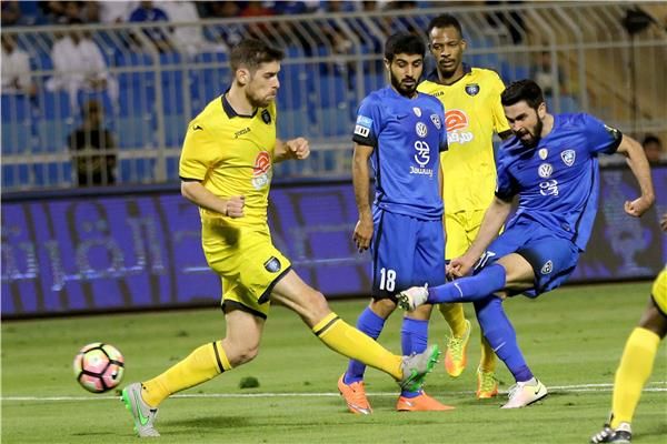 جانب من مباراة التعاون والهلال