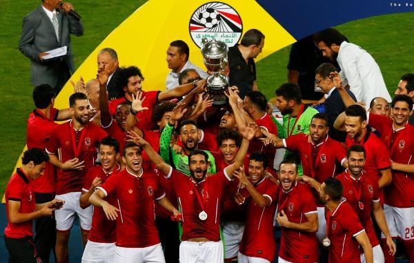 تتويج الأهلي بالكأس