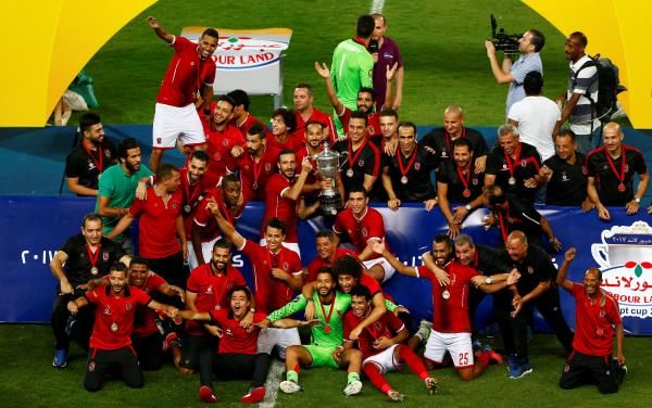 فرحة لاعبي الأهلي بالفوز بالكأس