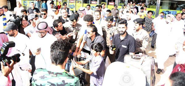 حسام غالي في المطار