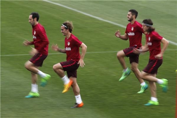 لويس في تدريبات أتلتيكو مدريد - أرشيفية