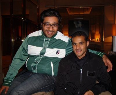 المذيع المميز مايك مبلتع مع نجم المنتخب الكويتي بدر المطوع