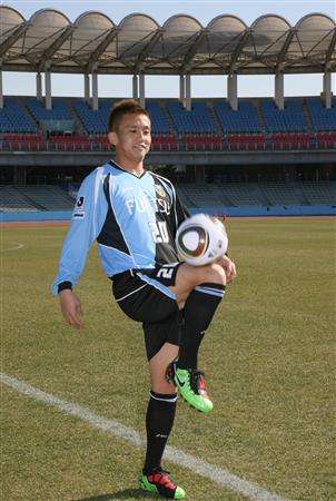 جونيتشي إيناموتو بعد إنضمامه لكواساكي فرونتال الياباني