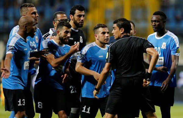 جانب من احتجاجات لاعبي الفيصلي