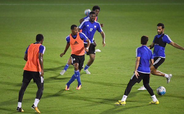 من مران منتخب الإمارات