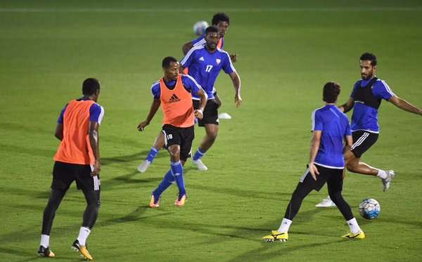 من مران منتخب الإمارات