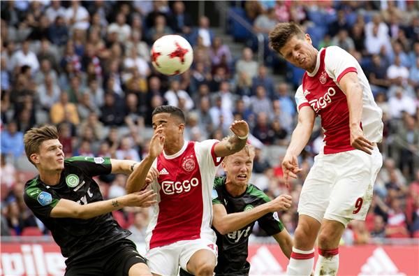 جانب من لقاء أياكس جرونينجين 