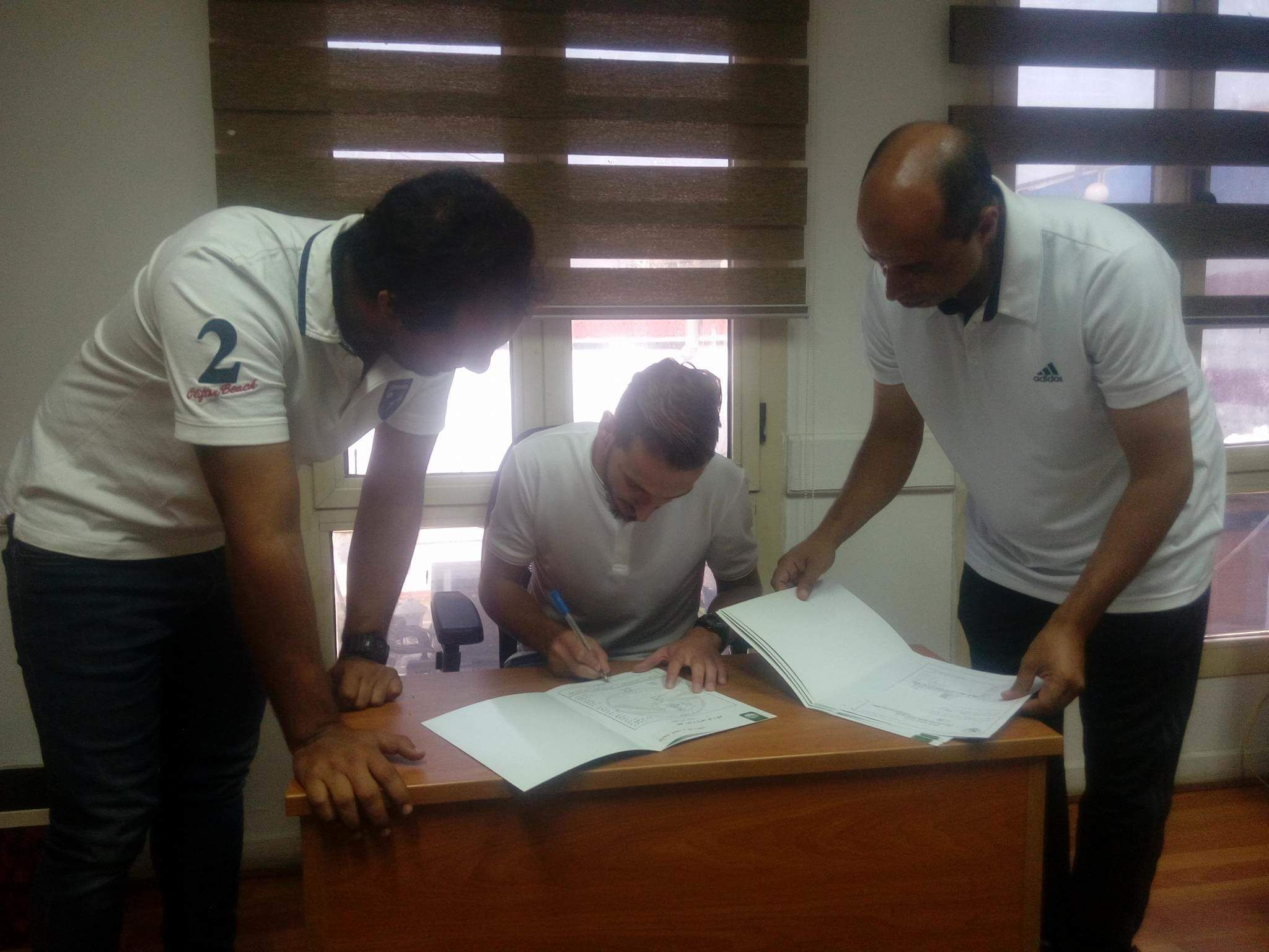 العجان يوقع للزمالك