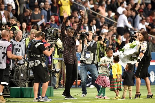 توديع  بليز ماتويدي من طرف الجماهير 