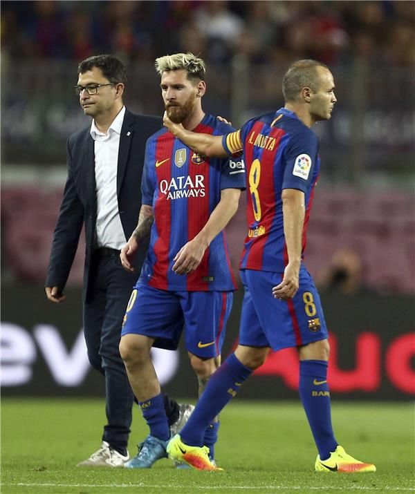 ميسي وإنييستا