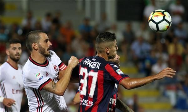 بونوتشي مع فريقه الجديد ميلان