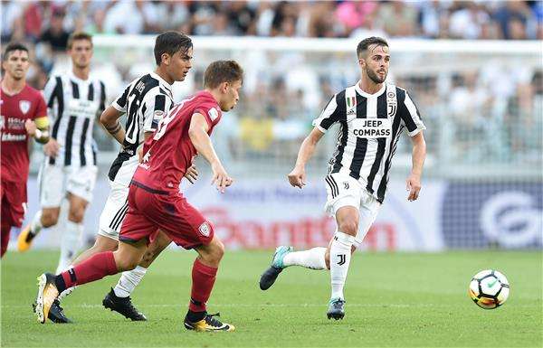 يوفنتوس بدأ الدوري بالانتصار على كالياري