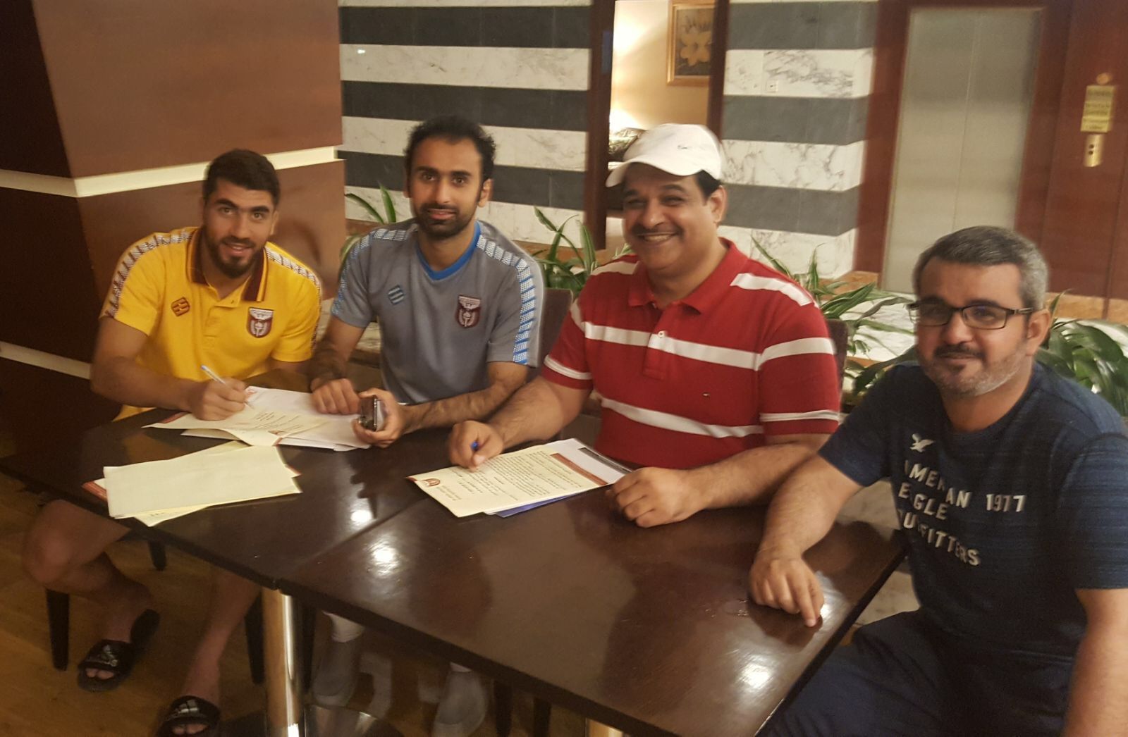 القلفا يوقع على عقده مع النصر