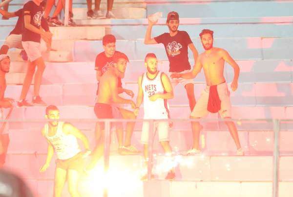 من اعمال الشغب لجماهير الترجي