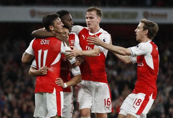 لاعبو أرسنال