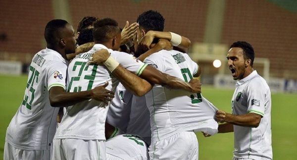 سعيد المولد يحتفل رفقة زملائه