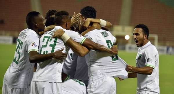 سعيد المولد يحتفل رفقة زملائه