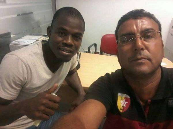 باسيرو بامبا بعد توقيع العقد الجديد