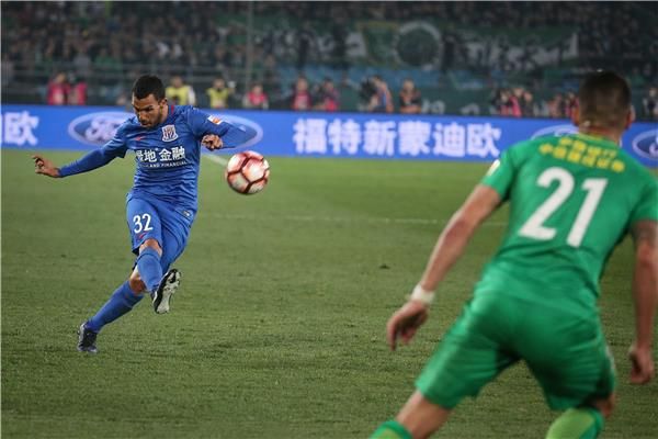 كارلوس تيفيز