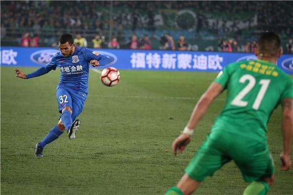 كارلوس تيفيز