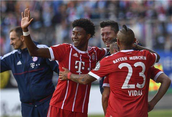 ديفيد ألابا مع لاعبي البايرن