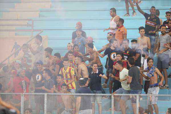 من أعمال الشغب لجماهير الترجي في مباراة اتحاد بن قردان