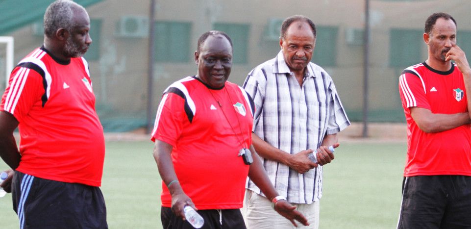 مازدا مع جهازه الفني المعاون