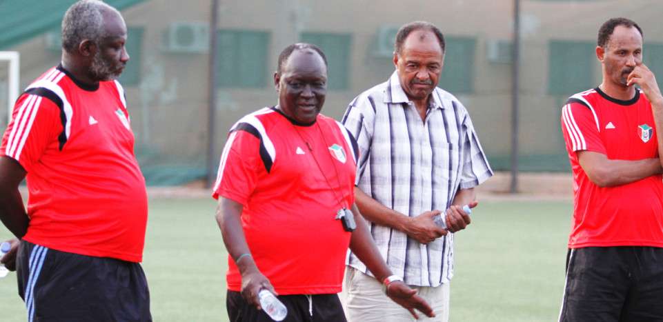 مازدا مع جهازه الفني المعاون