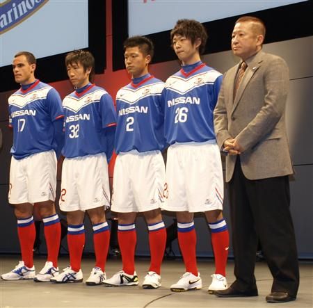 كيمورا بجانب اللاعبين الجدد