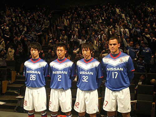 اللاعبون الجدد من اليمين { باستيانيني - هاتو - فوجيتا - ماتسوموتو }