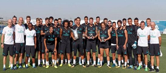 لاعبو ريال مدريد خلال الاحتفال