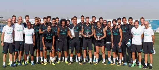 لاعبو ريال مدريد خلال الاحتفال
