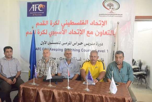 من افتتاح الدورة