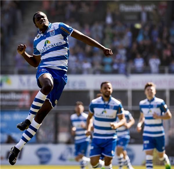 فرحة لاعبي زفوله 