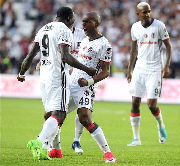 فرحة لاعبي بشيكتاش