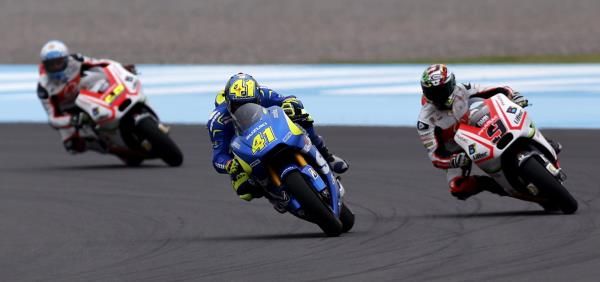 2015-04-17t195313z_1591019904_gf10000063271_rtrmadp_3_motorcycling-prix_reuters