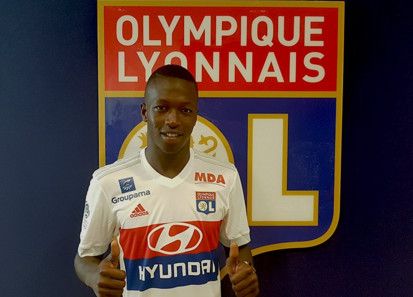  بيب شيخ أثناء تقديمه